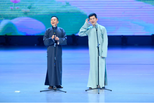 8.6“青春曲韵+军旗飘扬”优秀青年曲艺演员八一献礼主题晚会顺利举行285.png